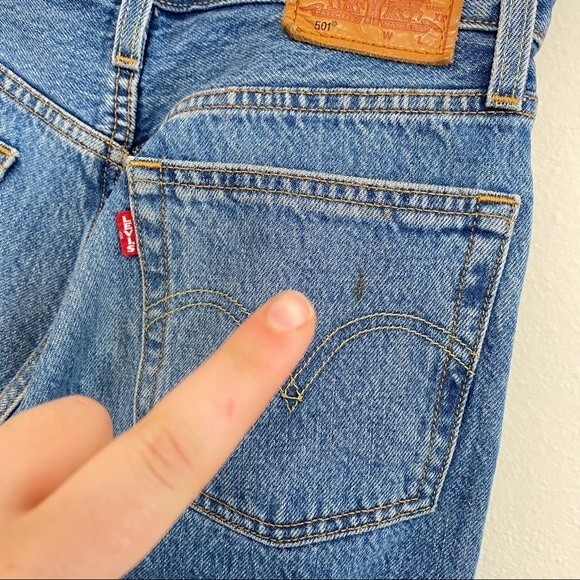 Levi's 501 Jeans Distressed Premium Denim Truth Unfolds Women's 26 - Picture 6 of 10